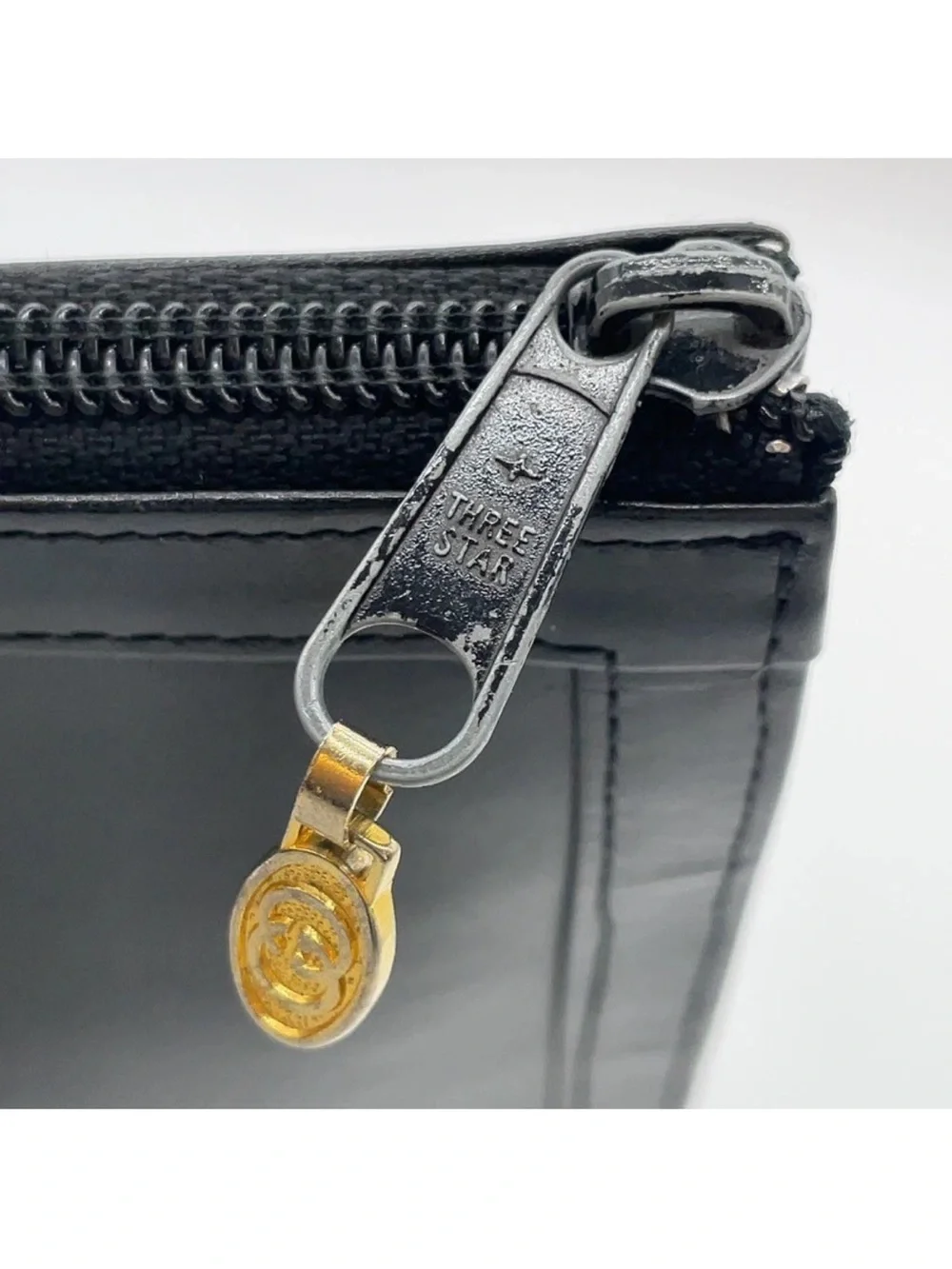 (35) GUCCI 70s Black Clutch